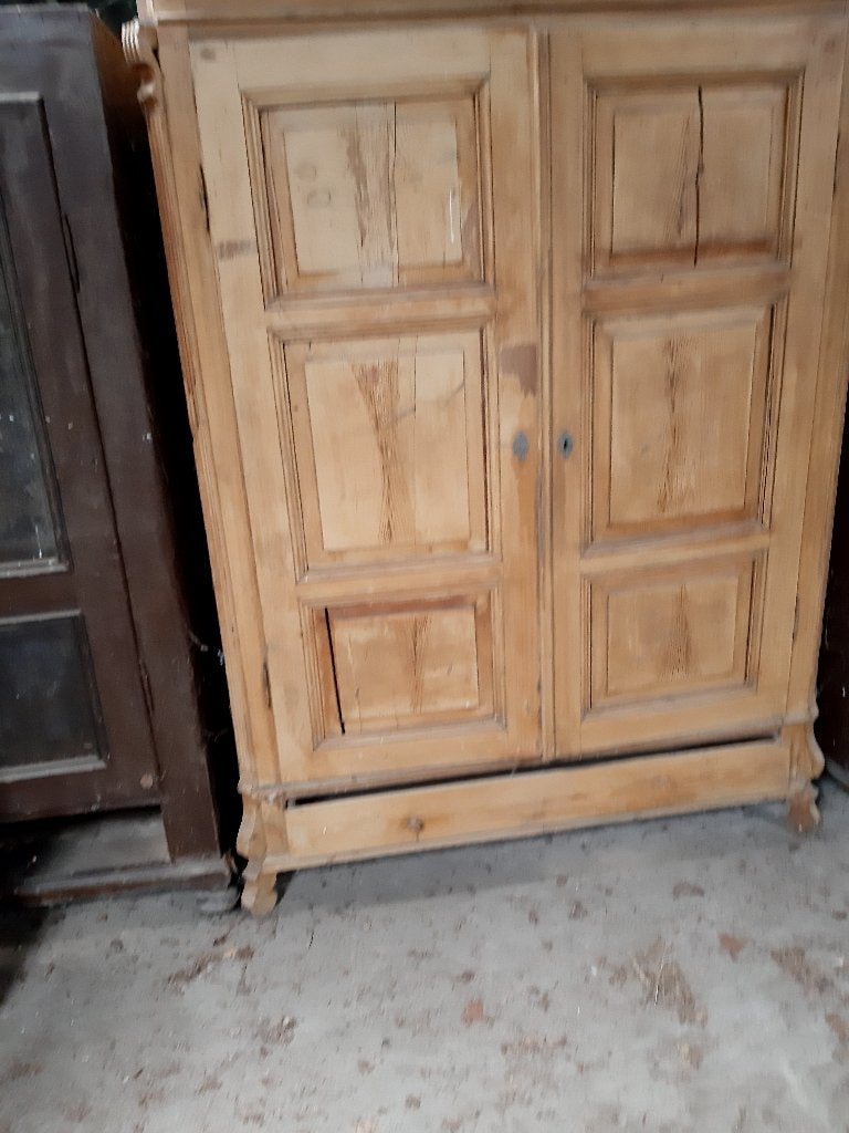 Antieke 2 deurs grenen kast,opknapper, Ophalen