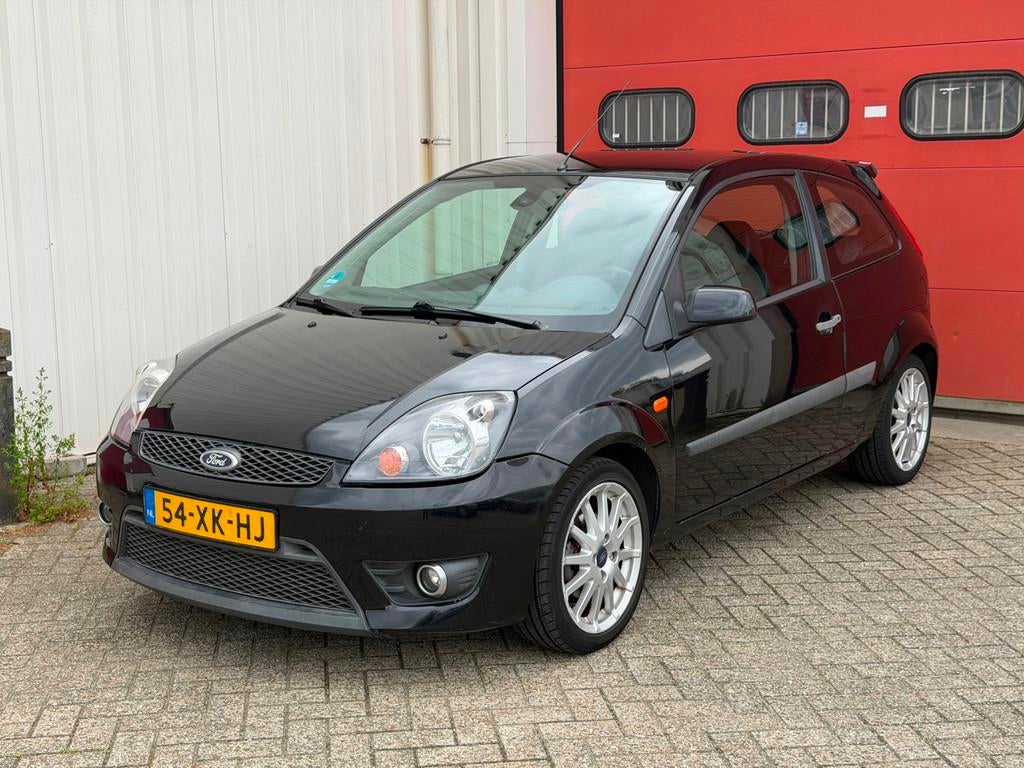 Ford Fiesta 1.6-16V Rally Edition Airco Nap, Auto's, Ford, Voorwielaandrijving, 1596 cc, 4 cilinders, Leder en Stof