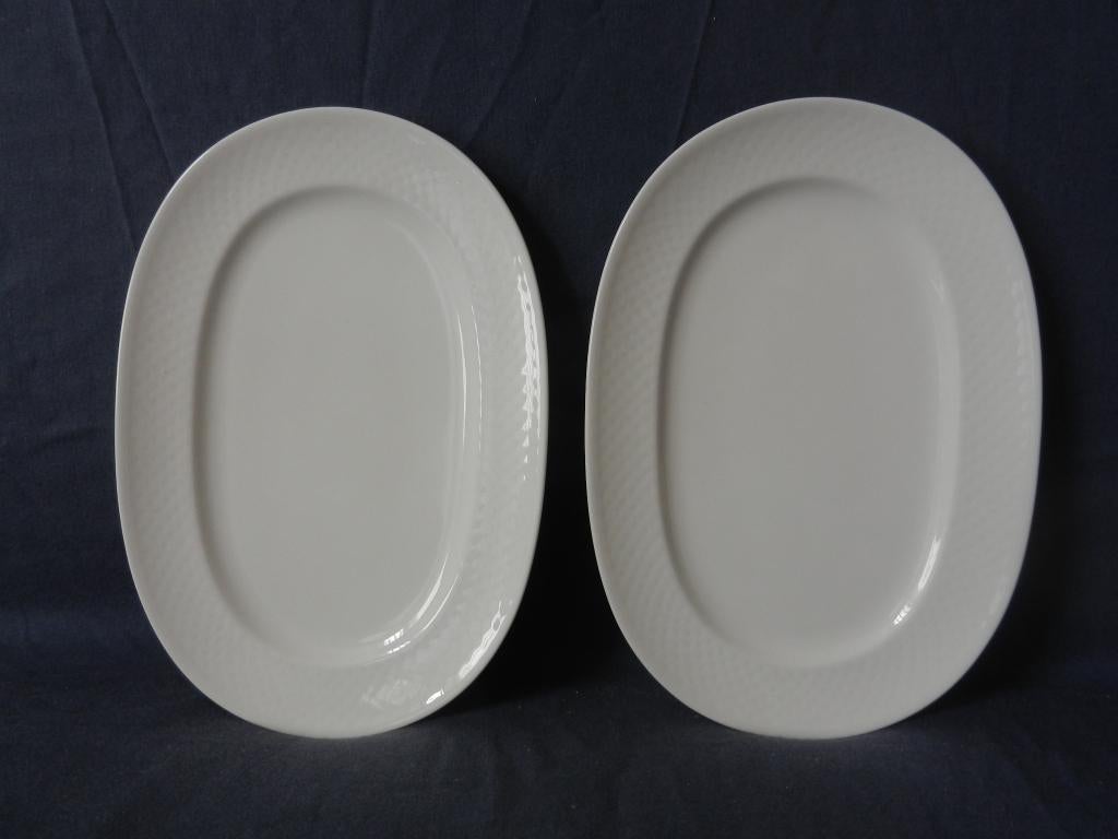 Twee ovale schalen Villeroy en Boch model Tipo Weiss b. 21,5, Keramiek, Ophalen of Verzenden, Effen, Schaal of Schalen