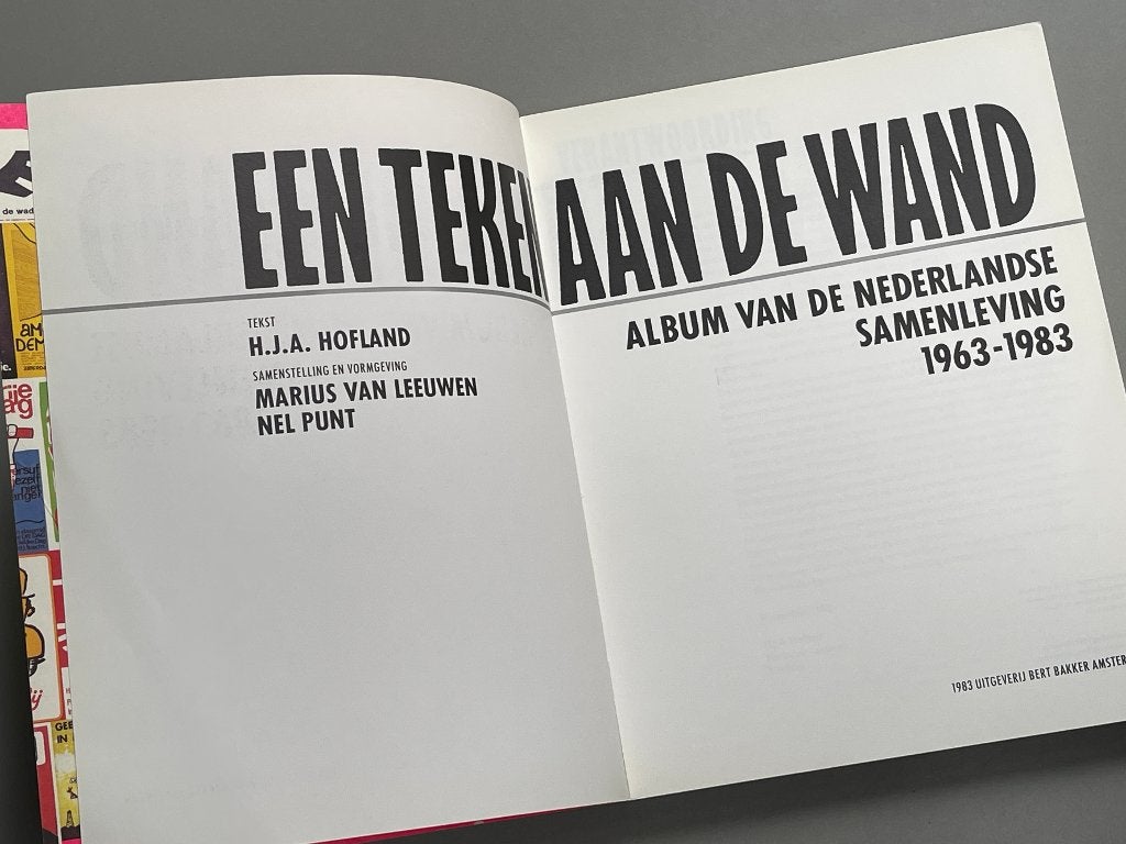 Een teken aan de wand album van de Nederlandse samenleving, Boeken, Ophalen of Verzenden, Zo goed als nieuw, Grafische vormgeving