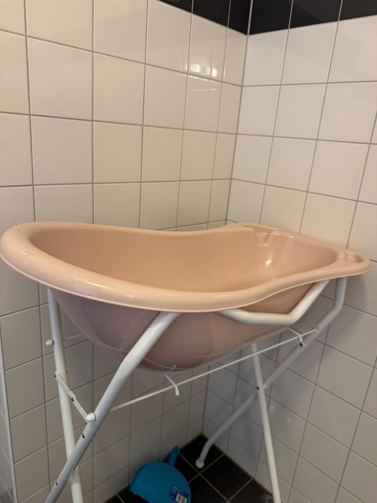 Roze baby bad met stand, Ophalen, Zo goed als nieuw, Badje