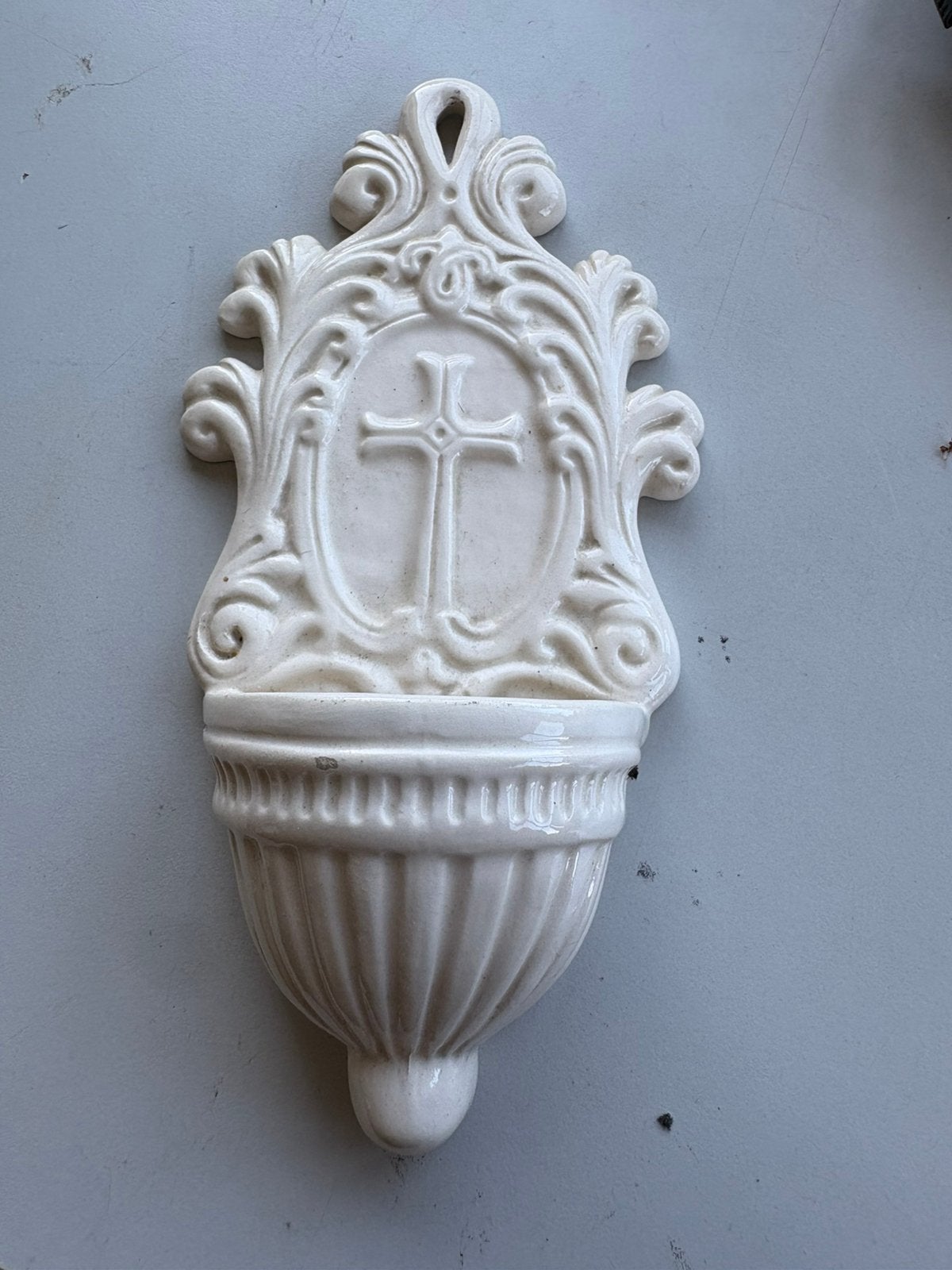 Oud porseleinen wijwatervat met kruis religieus wandmodel, Verzenden