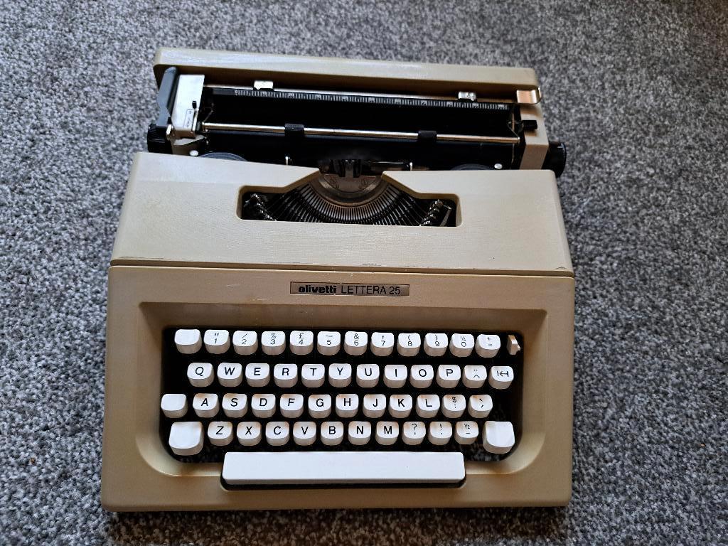 Olivetti Lettera 25  Typemachine  te koop, Diversen, Typemachines, Ophalen, Gebruikt