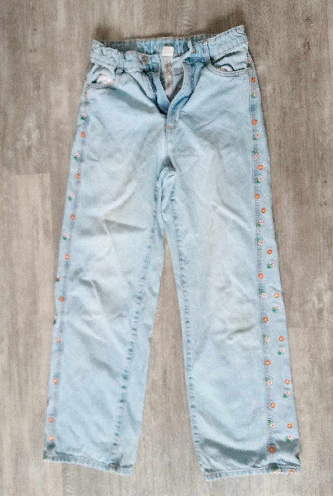 Hema spijkerbroek met bloemen maat 152/158, Broek, Meisje, Ophalen of Verzenden, Zo goed als nieuw