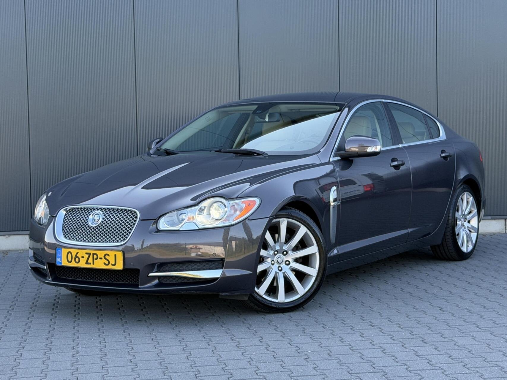 Jaguar XF 2.7D V6 Premium Luxury 1e Eigenaar - Leder - Camer, Auto's, 1730 kg, Achterwielaandrijving, Gebruikt, Beige