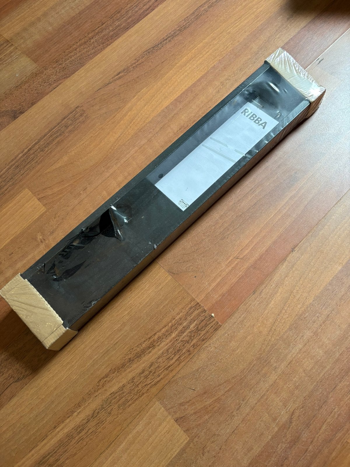 Ikea Ribba wandplank zwart, Huis en Inrichting, Woonaccessoires | Wandplanken en Boekenplanken, Ophalen, Nieuw