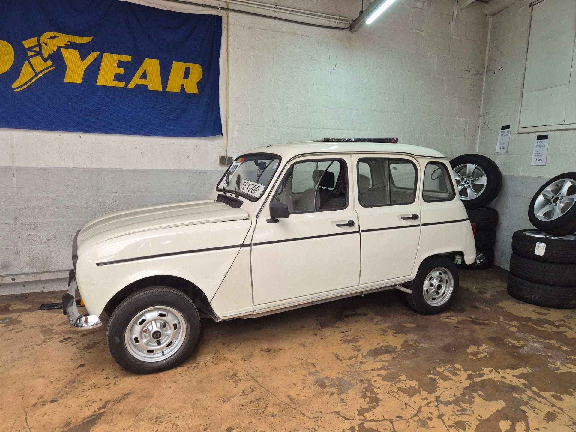 Renault 4 R 4 TL * roest en lasvrij * NL KENTEKEN, Gebruikt, Zwart, 4 cilinders, Beige