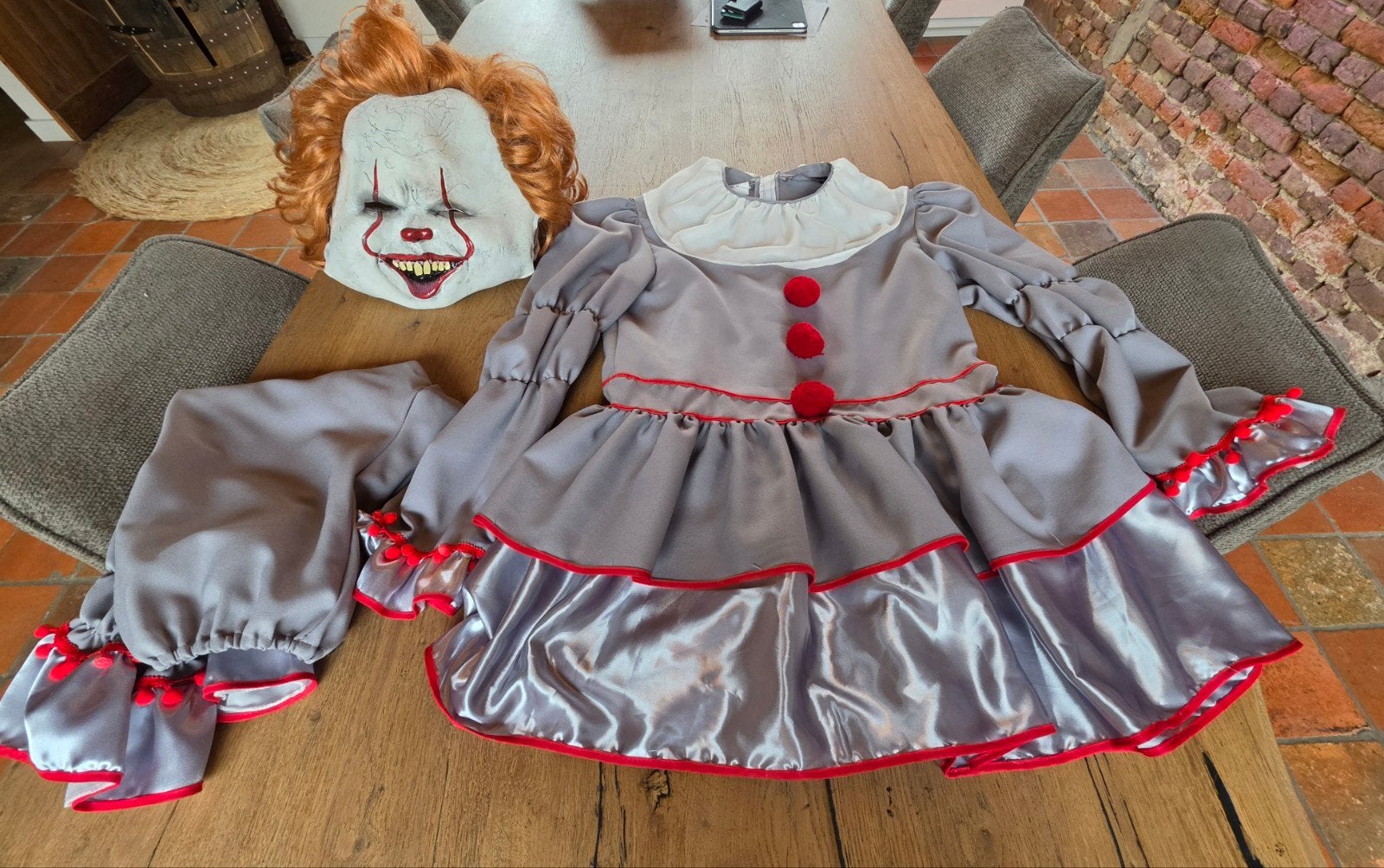 Pennywise IT kostuum met masker - Halloween/Carnaval, Ophalen of Verzenden, Zo goed als nieuw