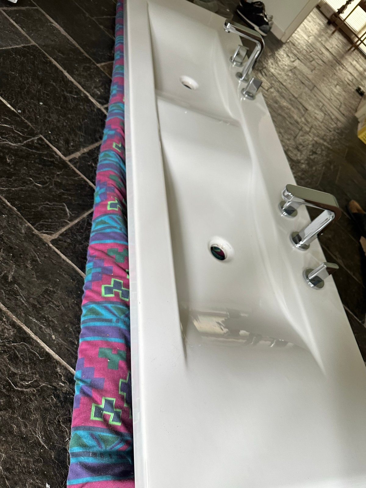 Laufen dubbele wastafel met Hansgrohe kranen, Ophalen, Gebruikt