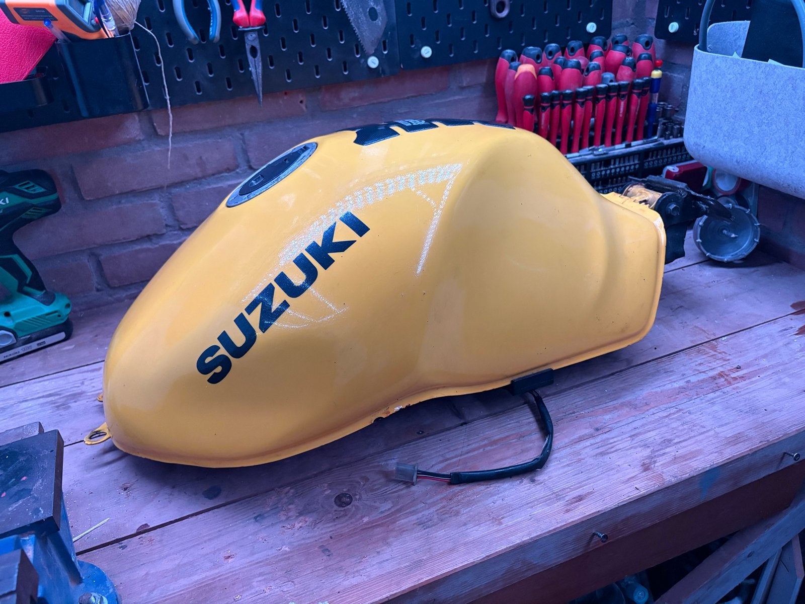 Brandstoftank Suzuki SV650 SV650S gen1 (1998-2003) - Geel, Ophalen, Gebruikt