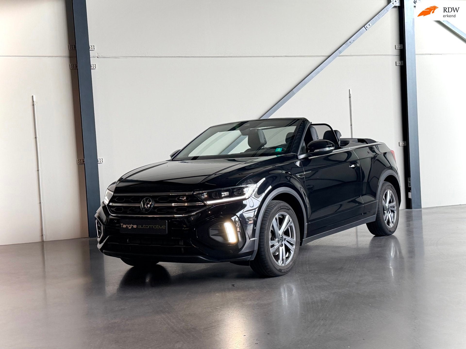 Volkswagen T-Roc Cabrio 1.5 TSI R-Line, ACC, Camera, Windsch, 4 cilinders, Leder, 1500 kg, 750 kg
