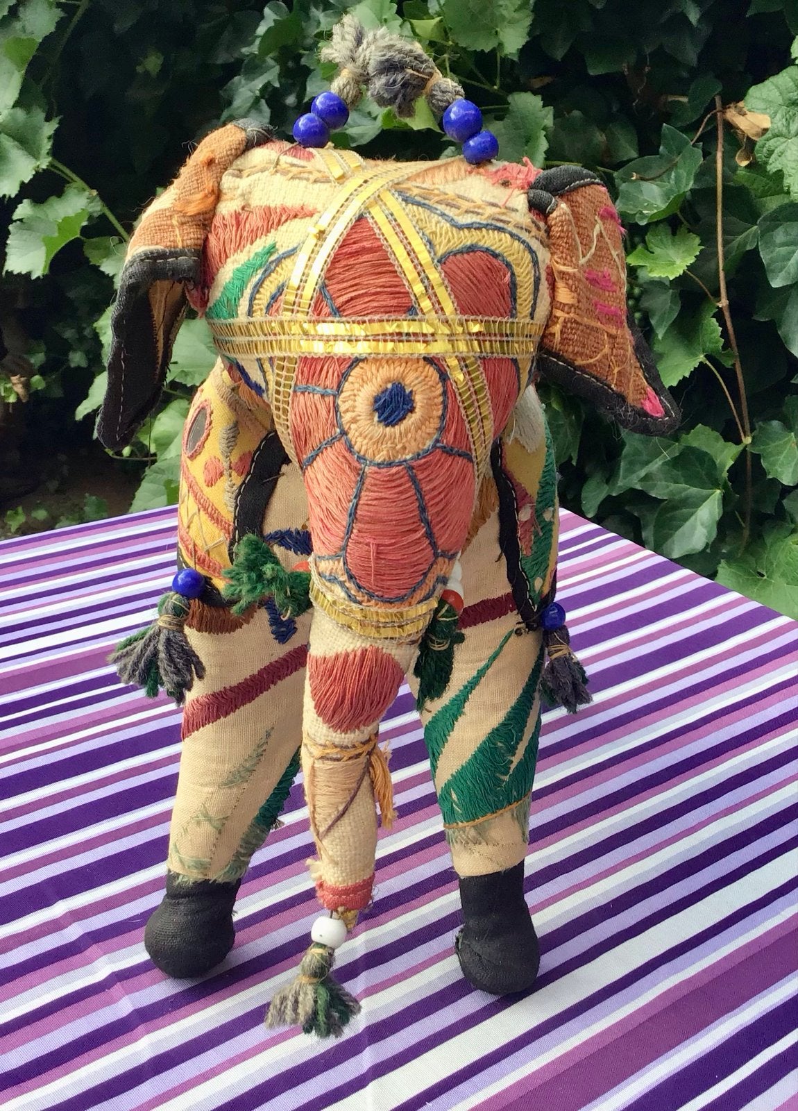 Decoratieve Indiase olifant, handgemaakt en geborduurd, Verzenden, Zo goed als nieuw, Wild dier, Beeldje of Figuurtje