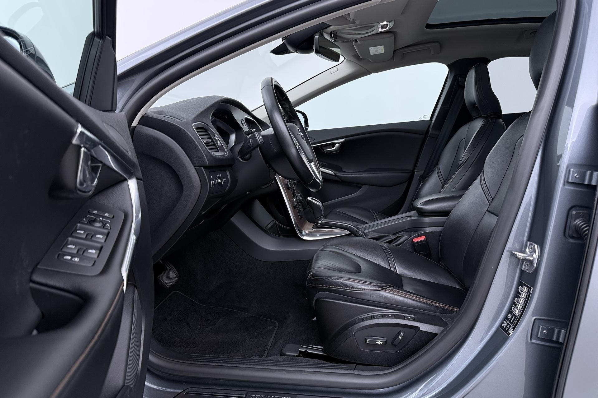 Volvo V40 Cross Country 1.5 T3 Summum | Panoramadak | Automa, Auto's, Euro 6, 700 kg, Leder, 152 pk