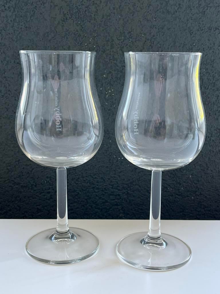 Set van 2 wijn-rose glazen/gemerkt met caravan Hobby, Ophalen, Zo goed als nieuw