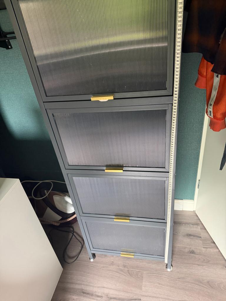 Moderne grijze metalen kast  150x50x35 cm, Ophalen, 5 laden of meer, 50 tot 100 cm, Zo goed als nieuw