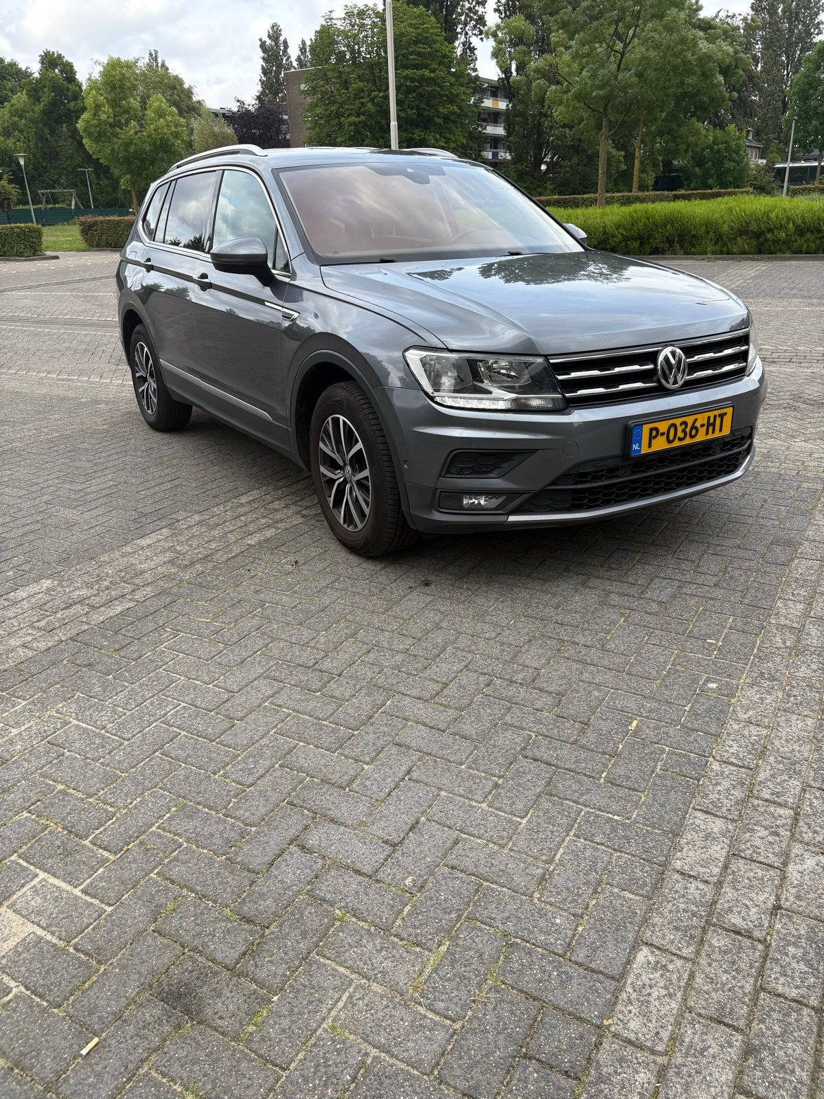Volkswagen Tiguan 2.0 TDI 150pk 2019 Grijs. Kmstand: 199000, Auto's, Volkswagen, Voorwielaandrijving, 4 cilinders, 2000 kg, 7 stoelen