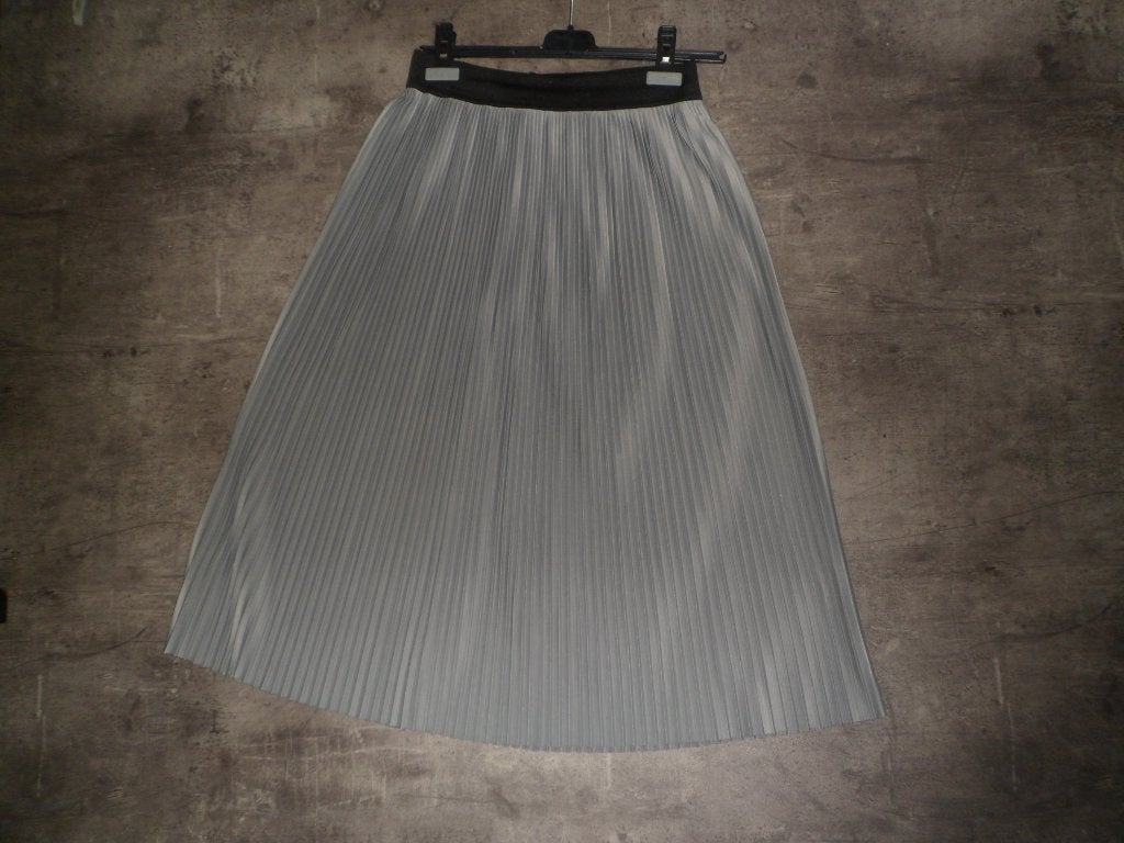 Lichtgrijze plissé rok van meis en mint.Mt M, Maat 38/40 (M), Verzenden, Zo goed als nieuw, Grijs