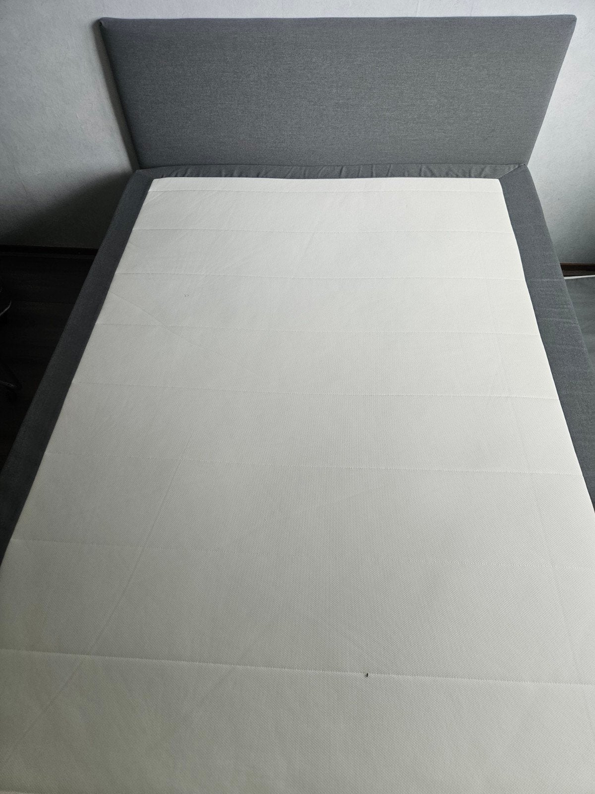 Nieuw bed 140x200 cm met topper, Ophalen, Nieuw, 140 cm, Twijfelaar