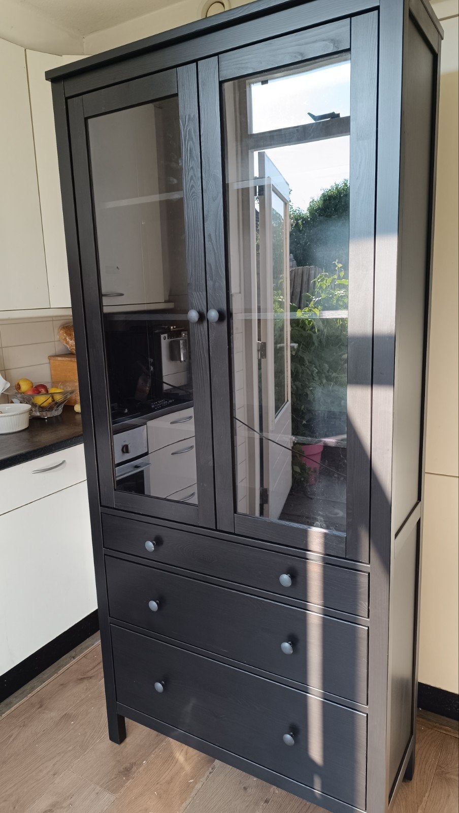 Hemnes vitrinekast, Ophalen, Gebruikt, 100 tot 150 cm, Minder dan 100 cm