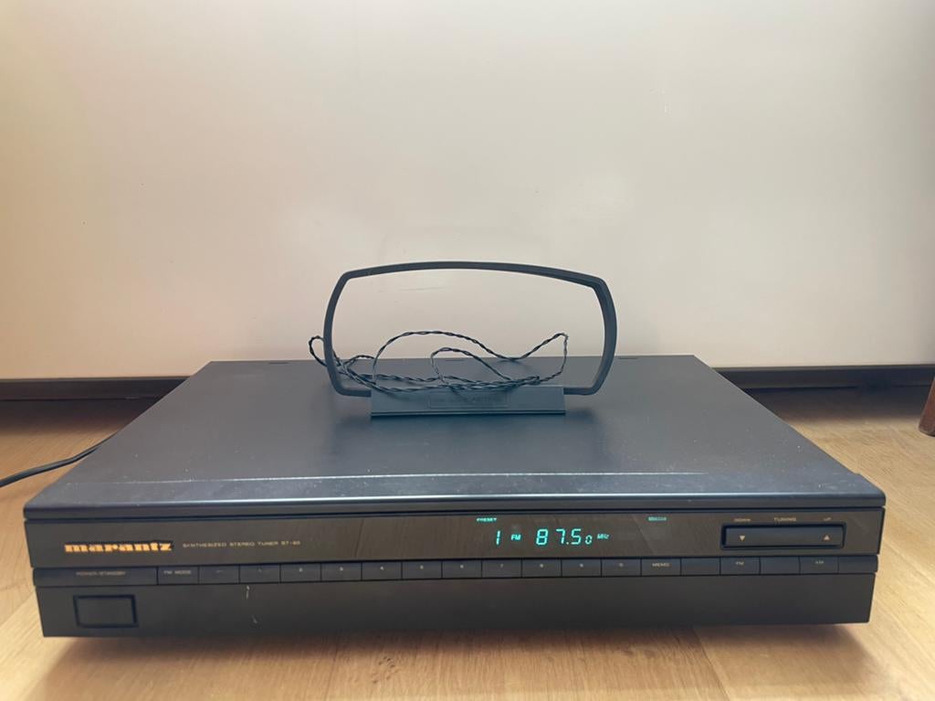 Marantz ST-40 stereo tuner + AM-loopantenne, Audio, Tv en Foto, Tuners, Ophalen, Zo goed als nieuw, Analoog
