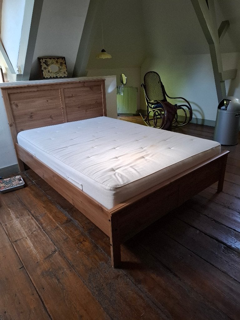 bed plus matras 140 x 200, Ophalen, Overige materialen, Gebruikt, Bruin