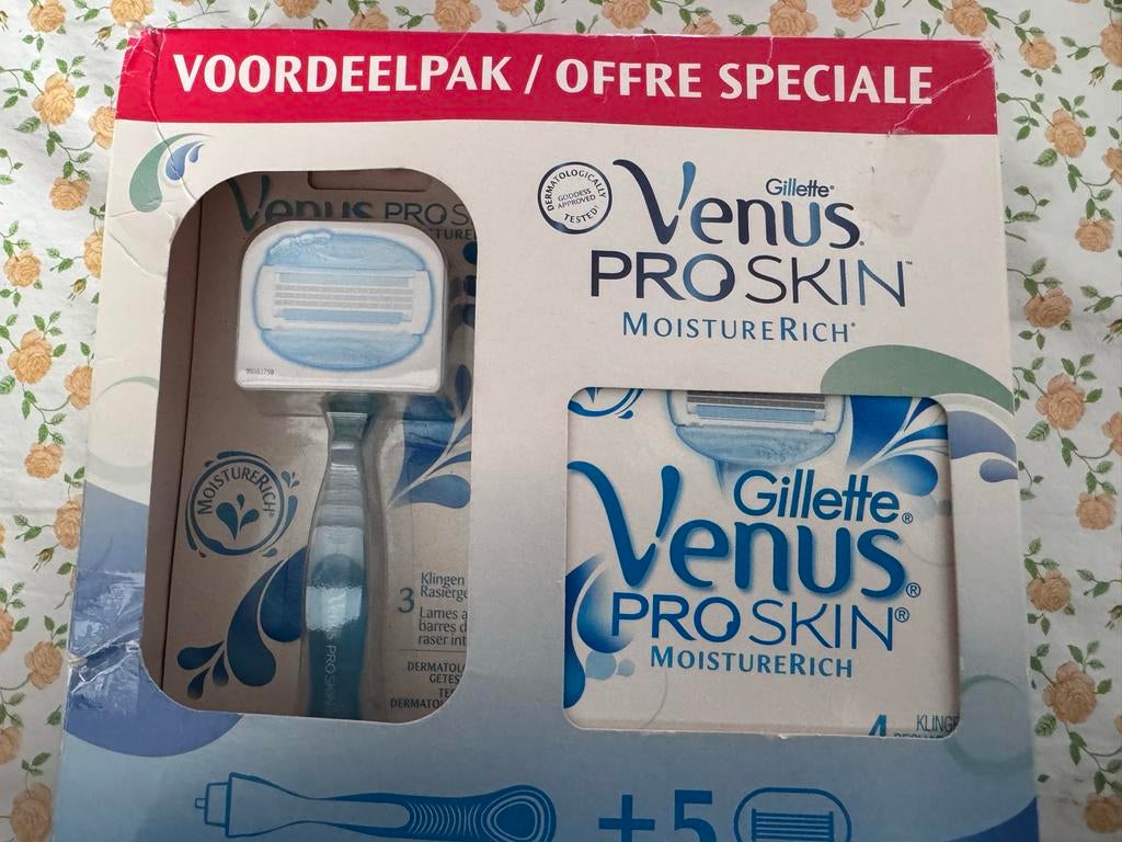 Gillette Venus ProSkin 5 Scheermesjes + Houder Voordeelpak, Ophalen of Verzenden, Nieuw, Overige typen