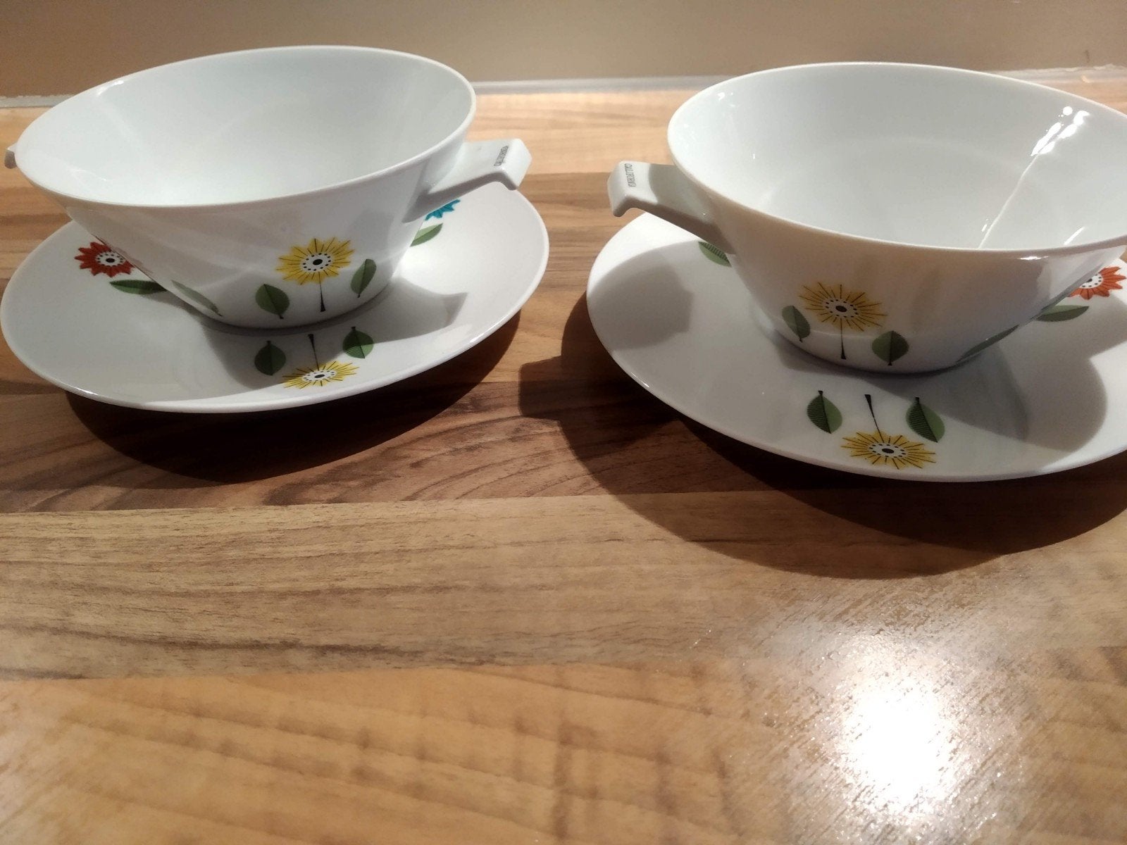 2 vintage soepkommen met schotel California, Ophalen of Verzenden