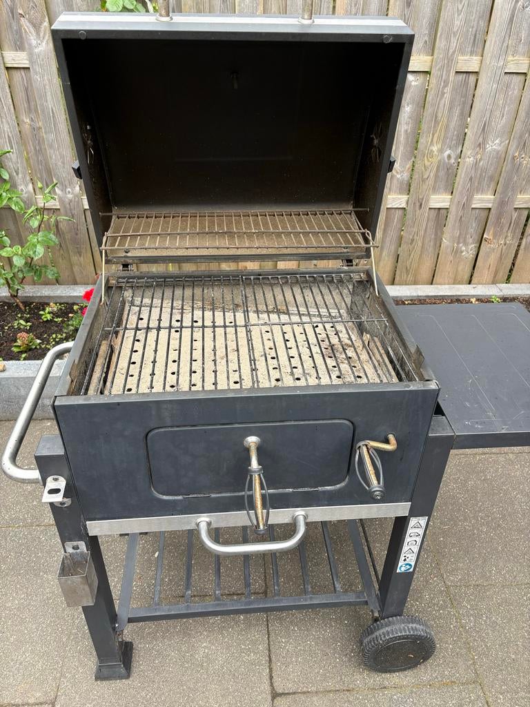 Tepro houtskoolbarbecue met wielen en zijtafel, Ophalen of Verzenden, Gebruikt