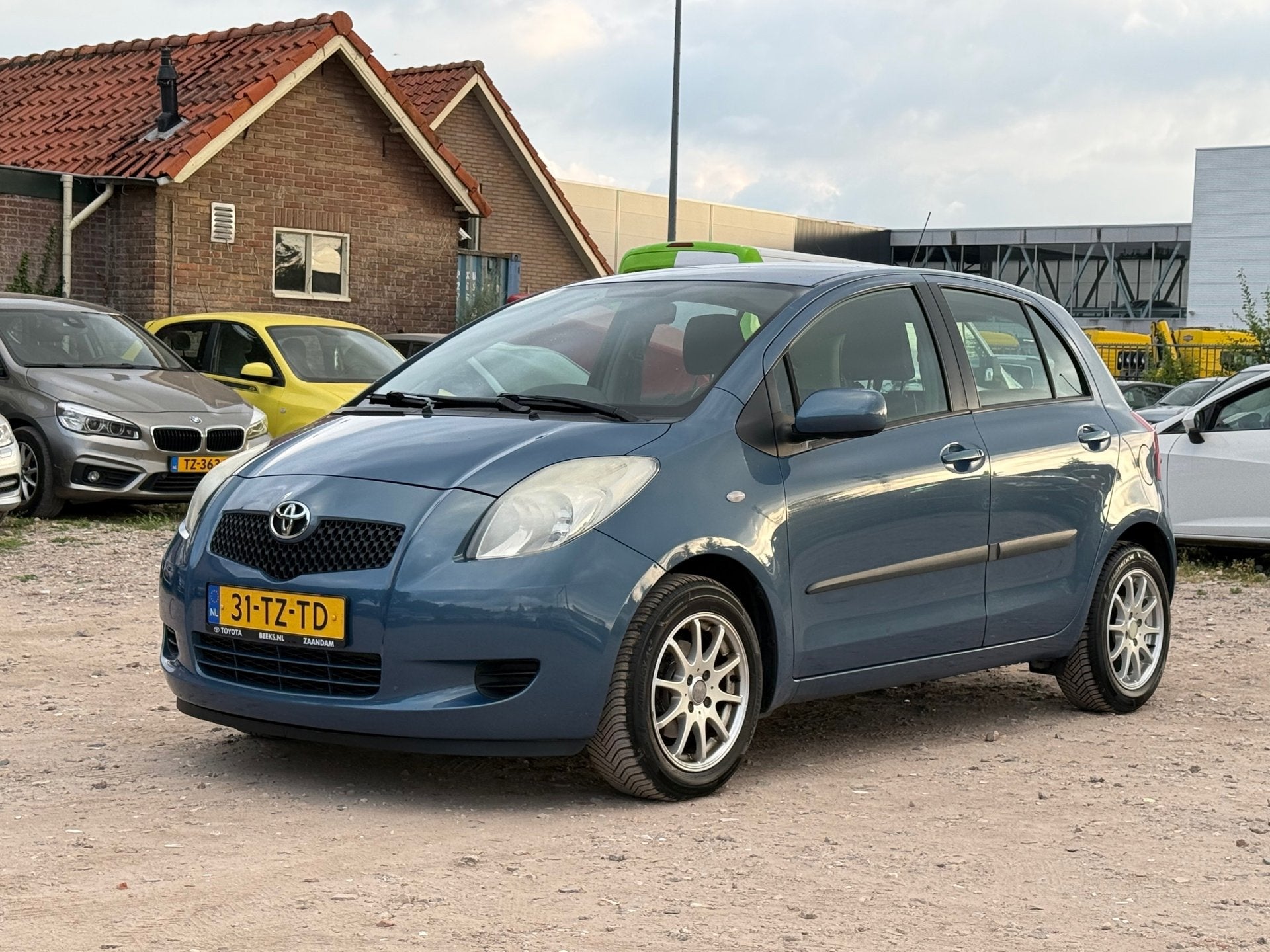 Toyota Yaris 1.3 VVTi Sol MMT/ AUTOMAAT/ CARPLAY / VELGEN, 750 kg, 4 cilinders, Blauw, Origineel Nederlands