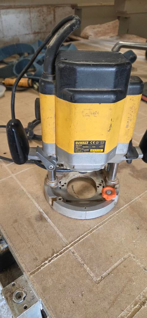 Dewalt Bovenfrees DW624 - Krachtige 1600W Freesmachine, Ophalen, Sintschubbekutteveen, Dewalt, DeWalt