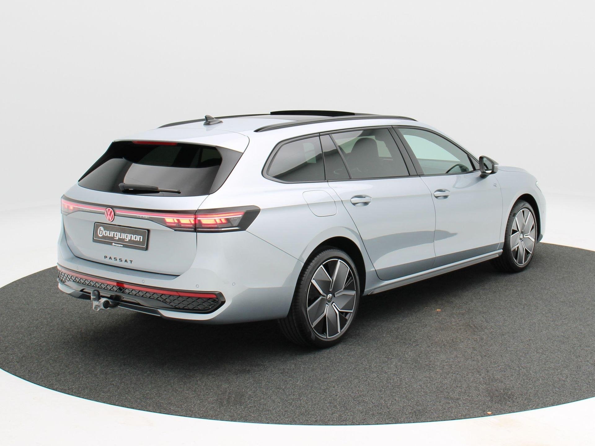Volkswagen Passat R-Line Edition 1.5 eHybrid 204 PK | Trekha, Auto's, Volkswagen, Stof, 4 cilinders, 150 min, 26 kWh