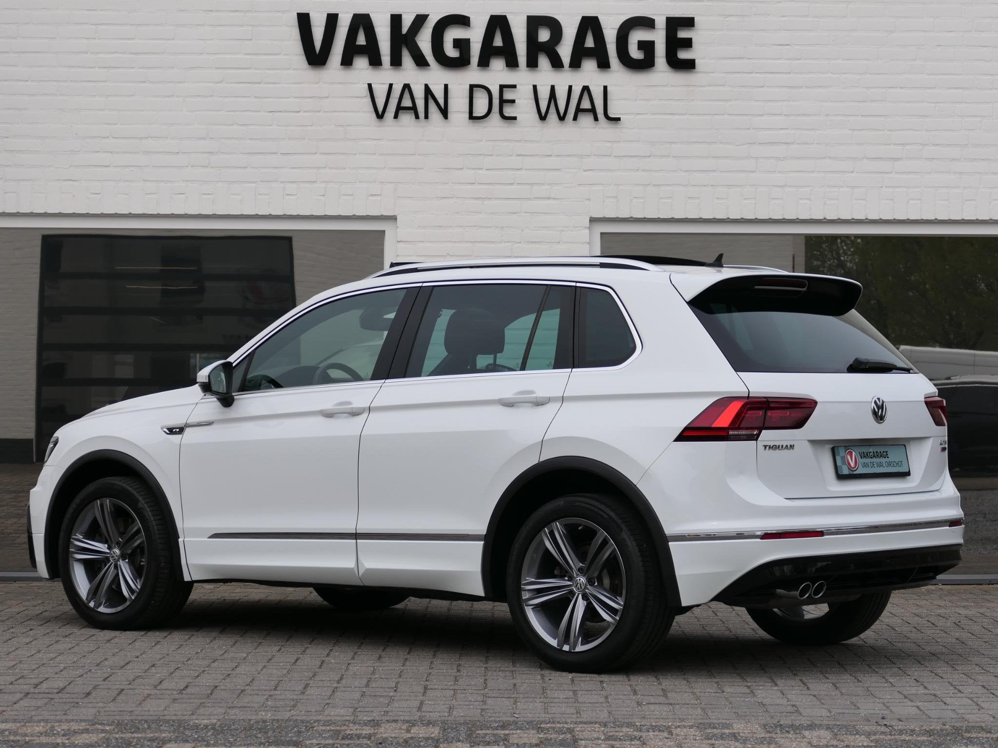 Volkswagen Tiguan 2.0 TSI 4Motion Highline Business R | 3x R, Automaat, Gebruikt, 4 cilinders, 1984 cc