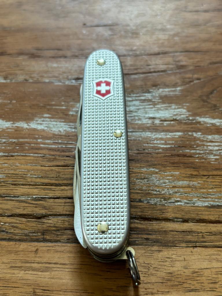 Victorinox Farmer X Zwitsers zakmes met zaag en schaar, Ophalen of Verzenden, Zo goed als nieuw