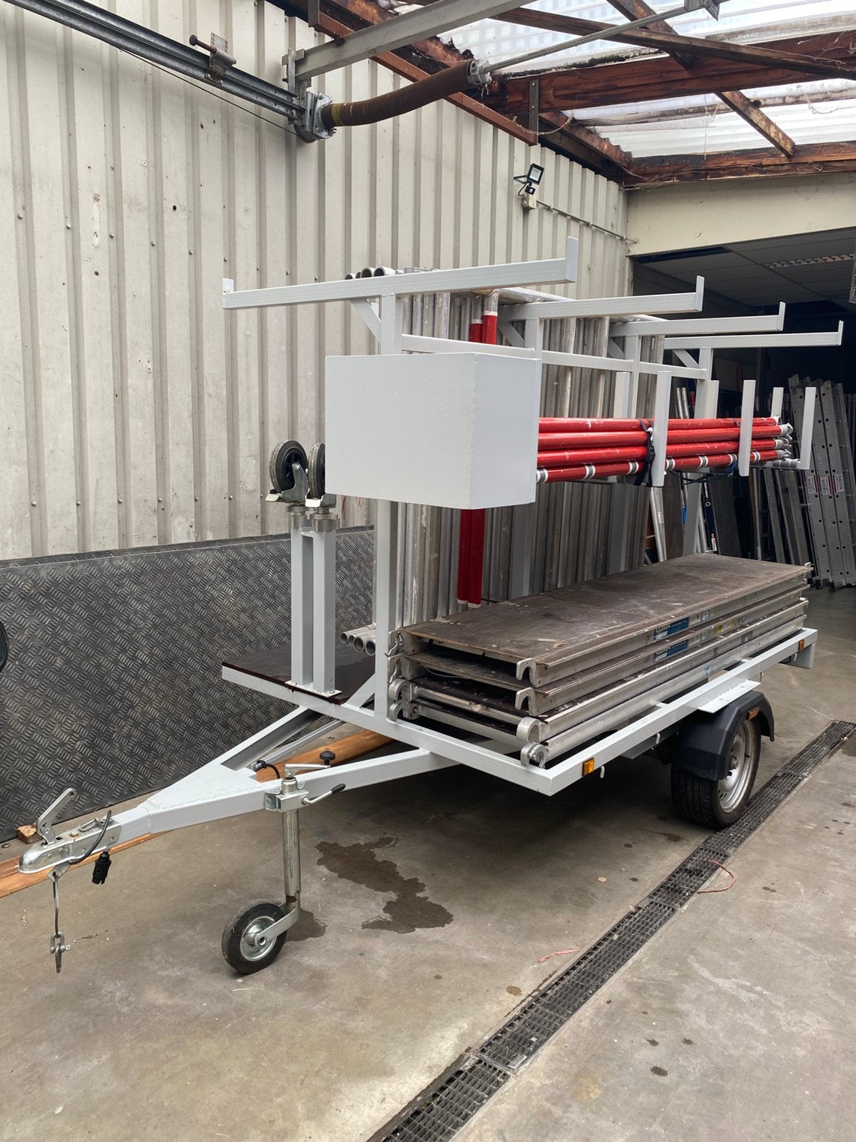 Steigertransporter met rolsteiger, Ophalen, Gebruikt, Rolsteiger of Kamersteiger, 5 meter of hoger