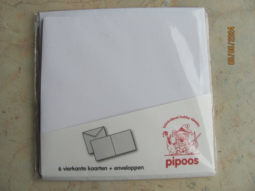 NIEUW 4x dubbele KAARTEN papier ENVELOP wit PIPOOS vierkant, Ophalen of Verzenden, Nieuw, Overige thema's, Blanco kaart of Basiskaart