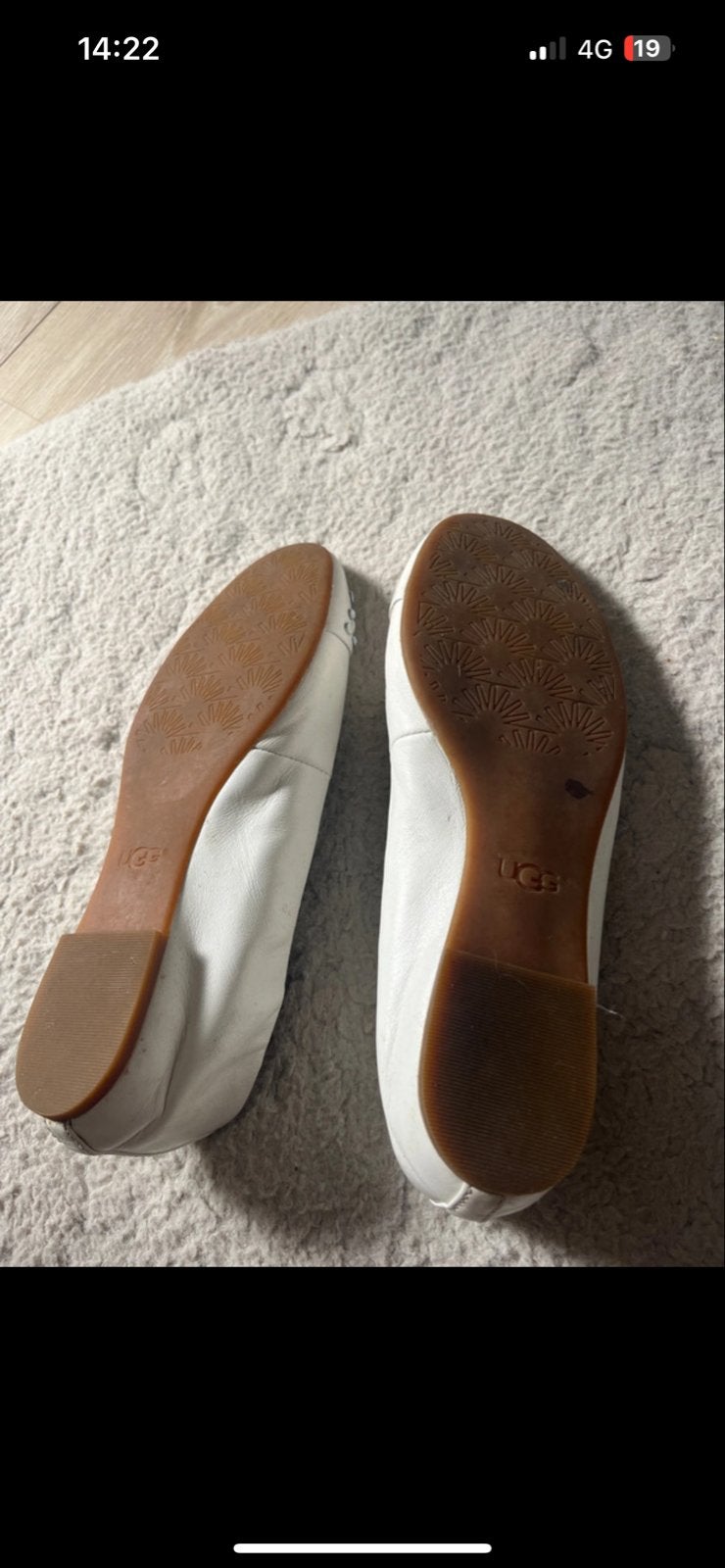 UGG 39 Bliss Ballerina's met Kristallen en Metalen Studs, Wit, Zo goed als nieuw, Ballerina's, Ophalen of Verzenden
