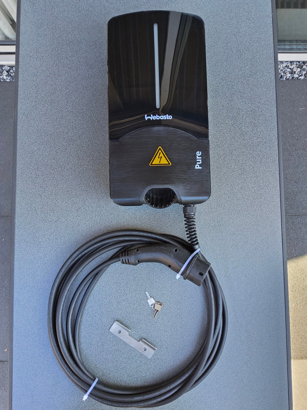 Webasto Pure laadbox, Ophalen, Laadpaal