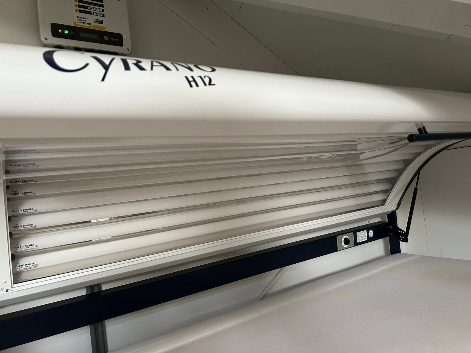 Cyrano H12 zonnehemel GRATIS, Ophalen, Gebruikt, Zonnebank enkelzijdig, 10 tot 15 lampen