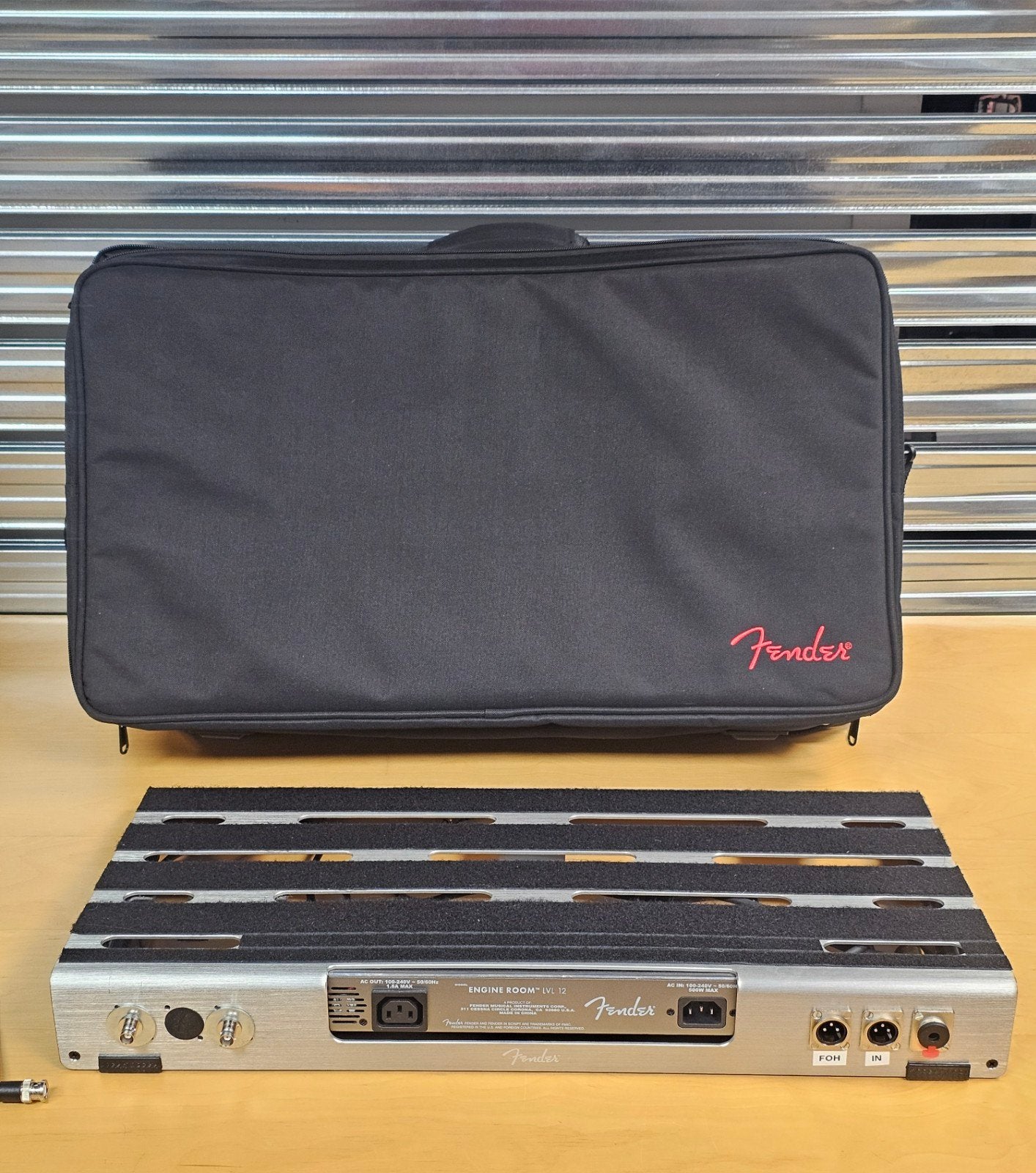 Fender Engine Room LVL12 Pedalboard met voeding en tas