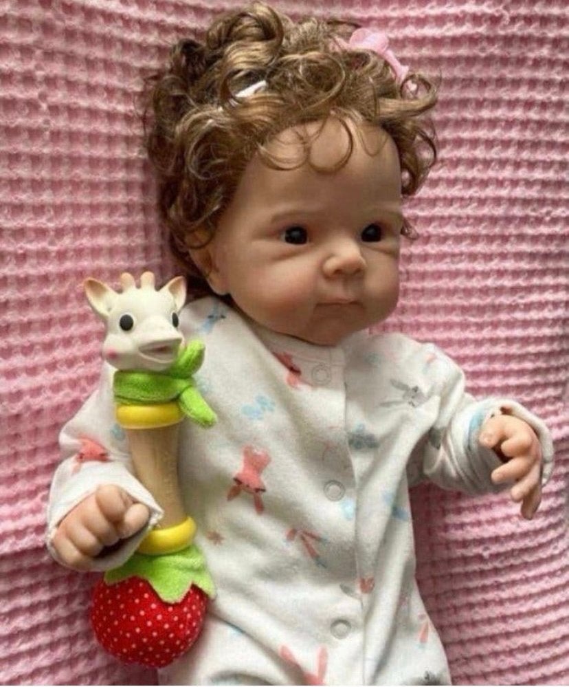 Schattig Reborn baby meisje, Verzamelen, Poppen, Verzenden, Zo goed als nieuw, Babypop, Levensecht of Reborn