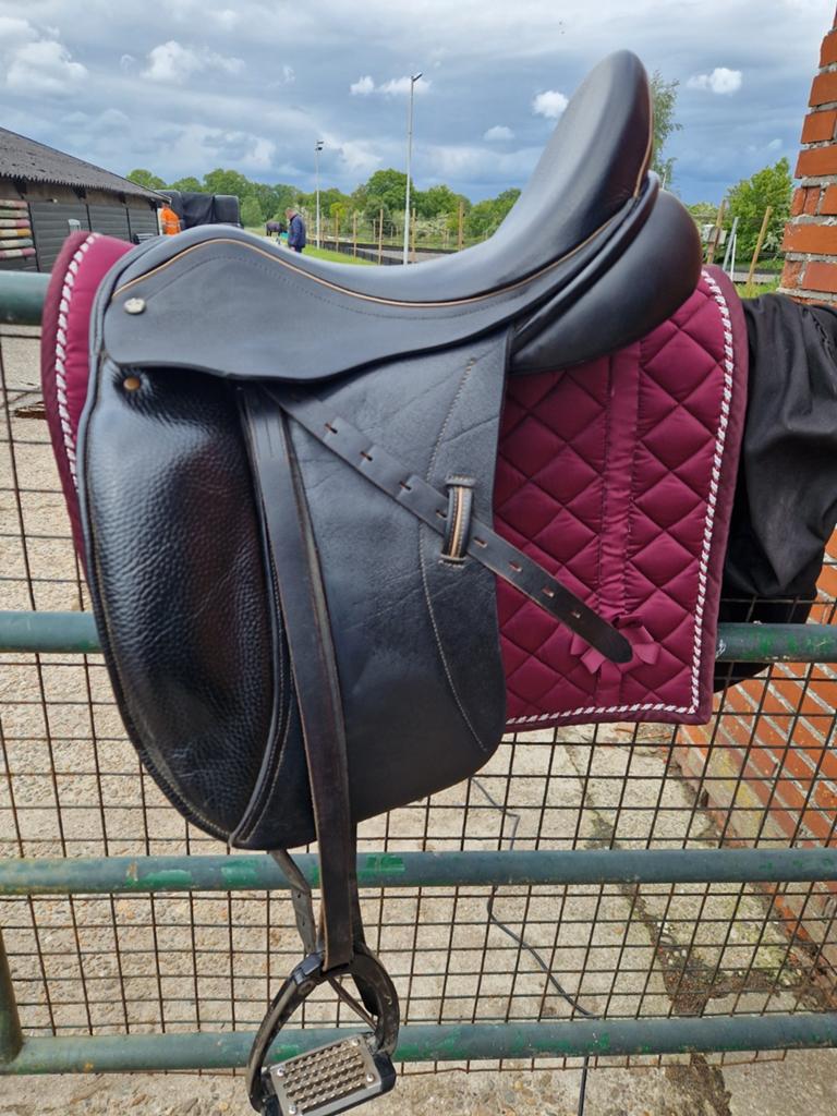 Ideal dressuurzadel monoblad 17.5 inch MW, Ophalen of Verzenden, Zo goed als nieuw, Dressuur