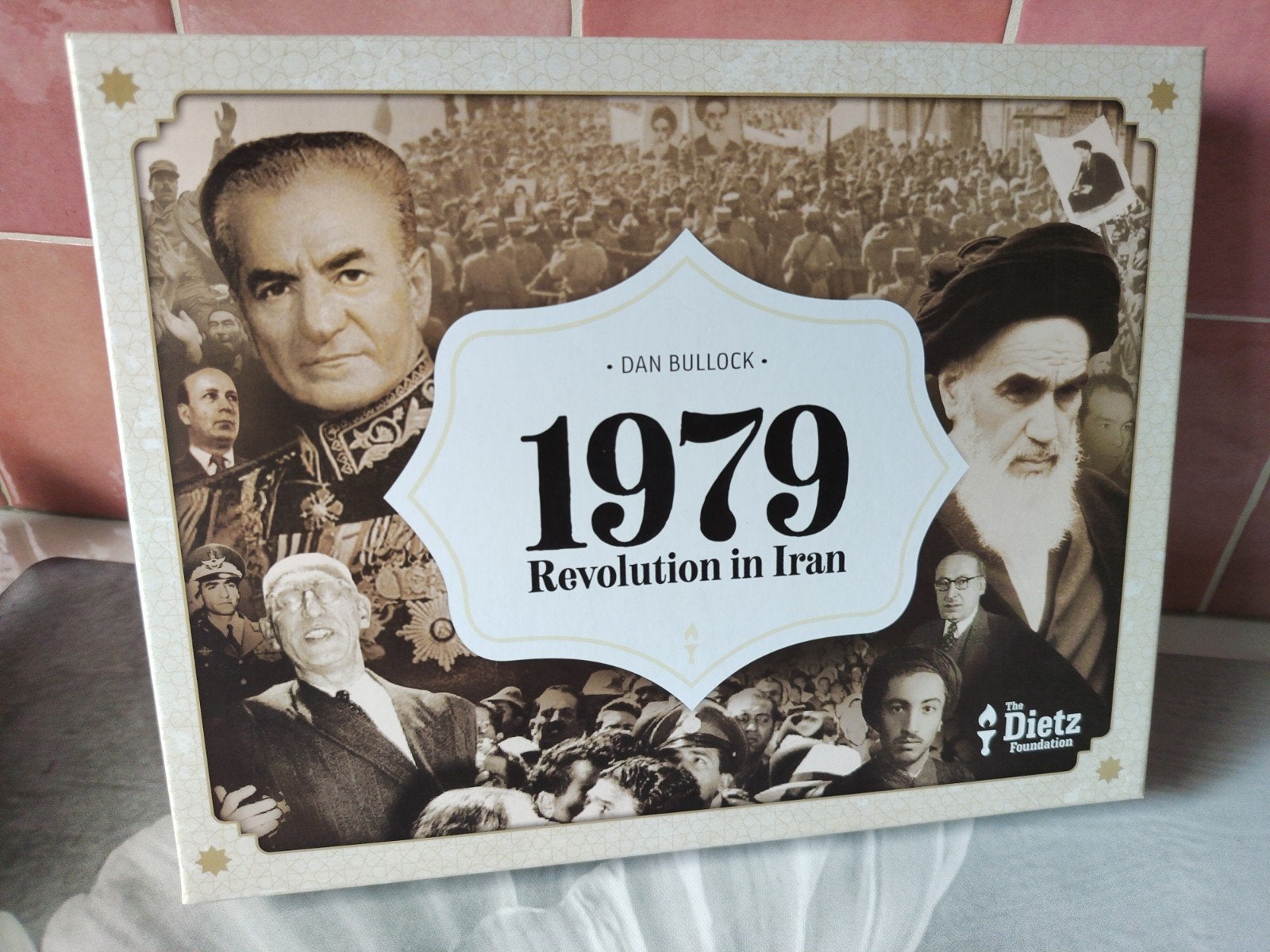 1979 Revolution in Iran - bordspel, Een of twee spelers, Ophalen of Verzenden, Zo goed als nieuw, The Dietz Foundation