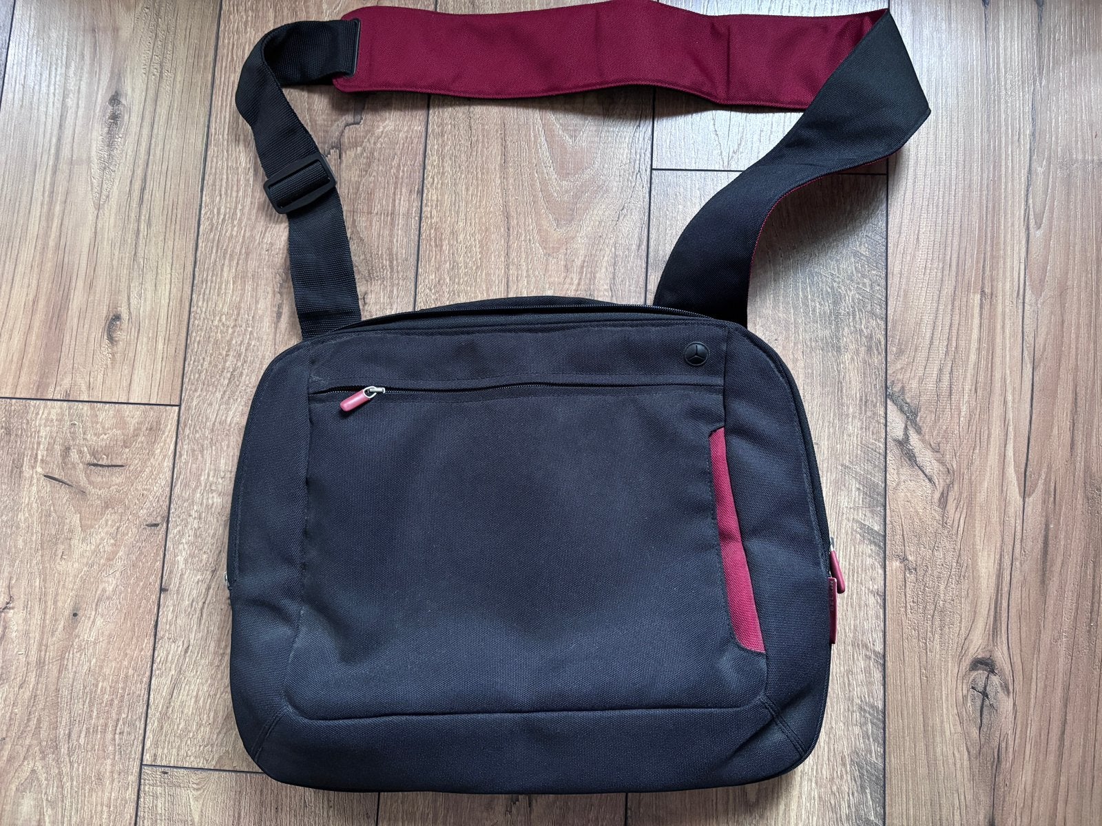 Laptoptas, merk Belkin, Ophalen, Gevoerd laptopvak, Zo goed als nieuw, Zwart