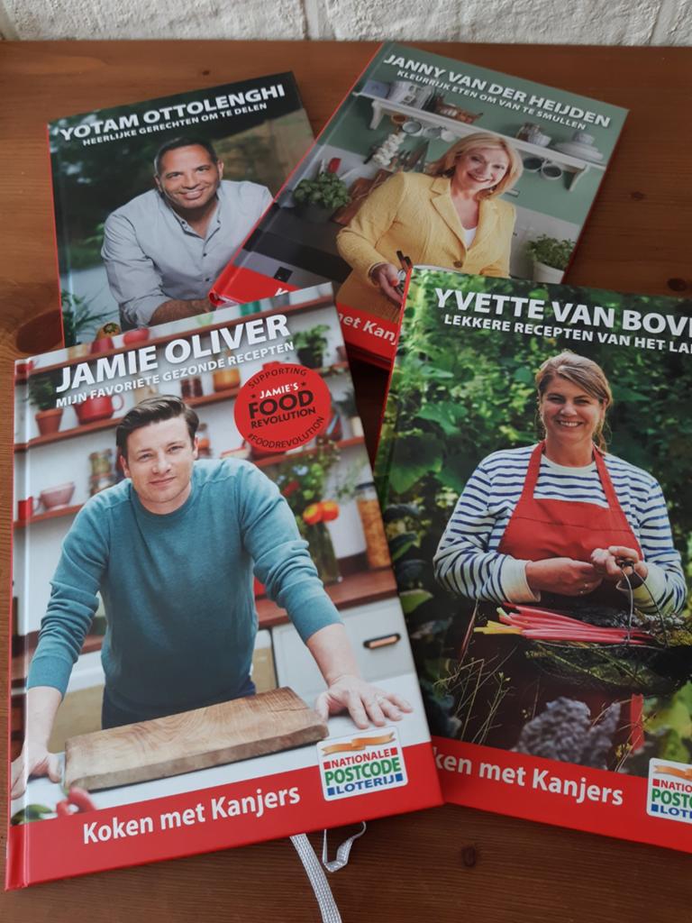 4 kookboekjes van bekende personen, Gezond koken, Ophalen of Verzenden, Zo goed als nieuw, Hoofdgerechten
