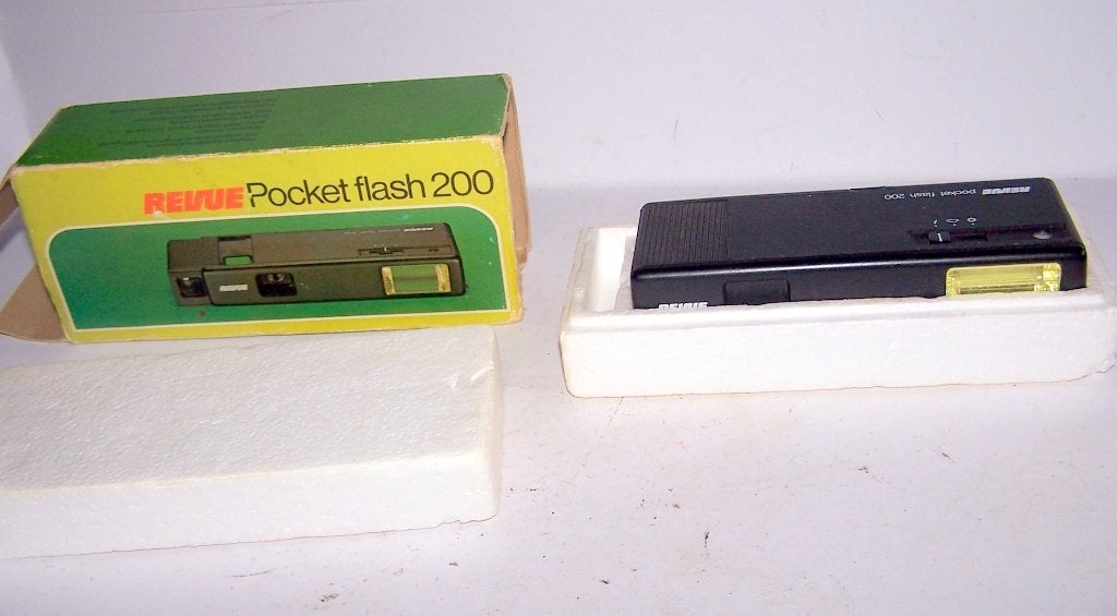 Revue Pocket Flash 200. Nieuw in doos., Ophalen of Verzenden, Nieuw, Compact, Overige Merken