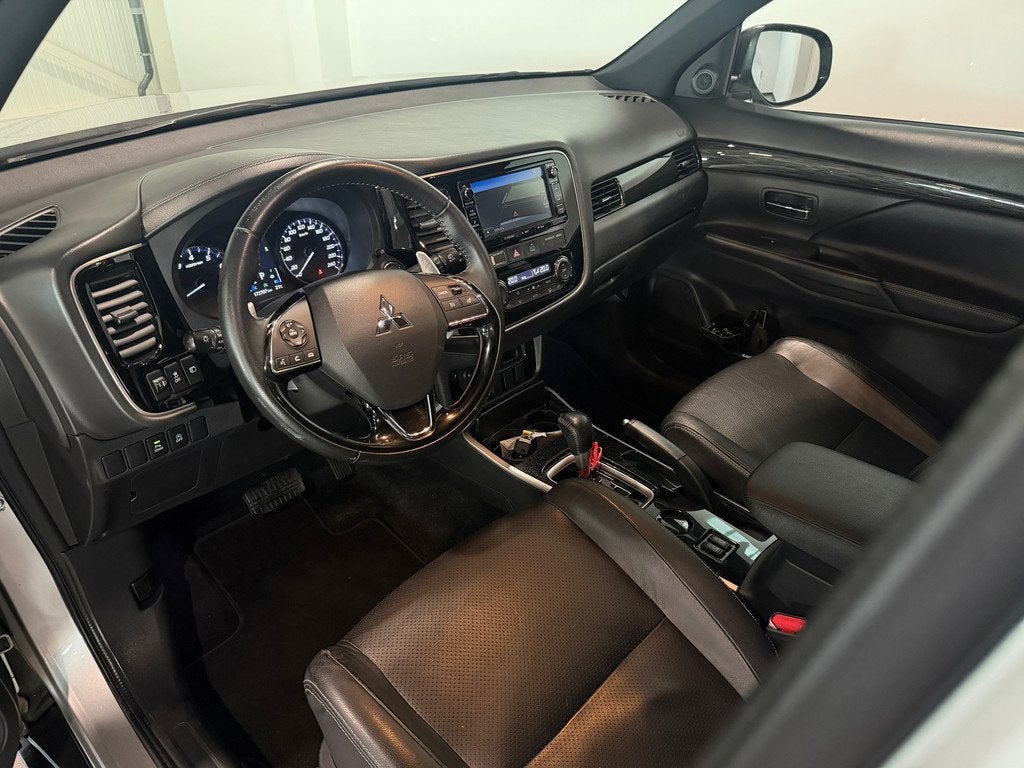 Mitsubishi Outlander 2.0 Instyle 7-Persoons|Leder|Navigatie|, 1998 cc, 4 cilinders, 150 pk, 1435 kg