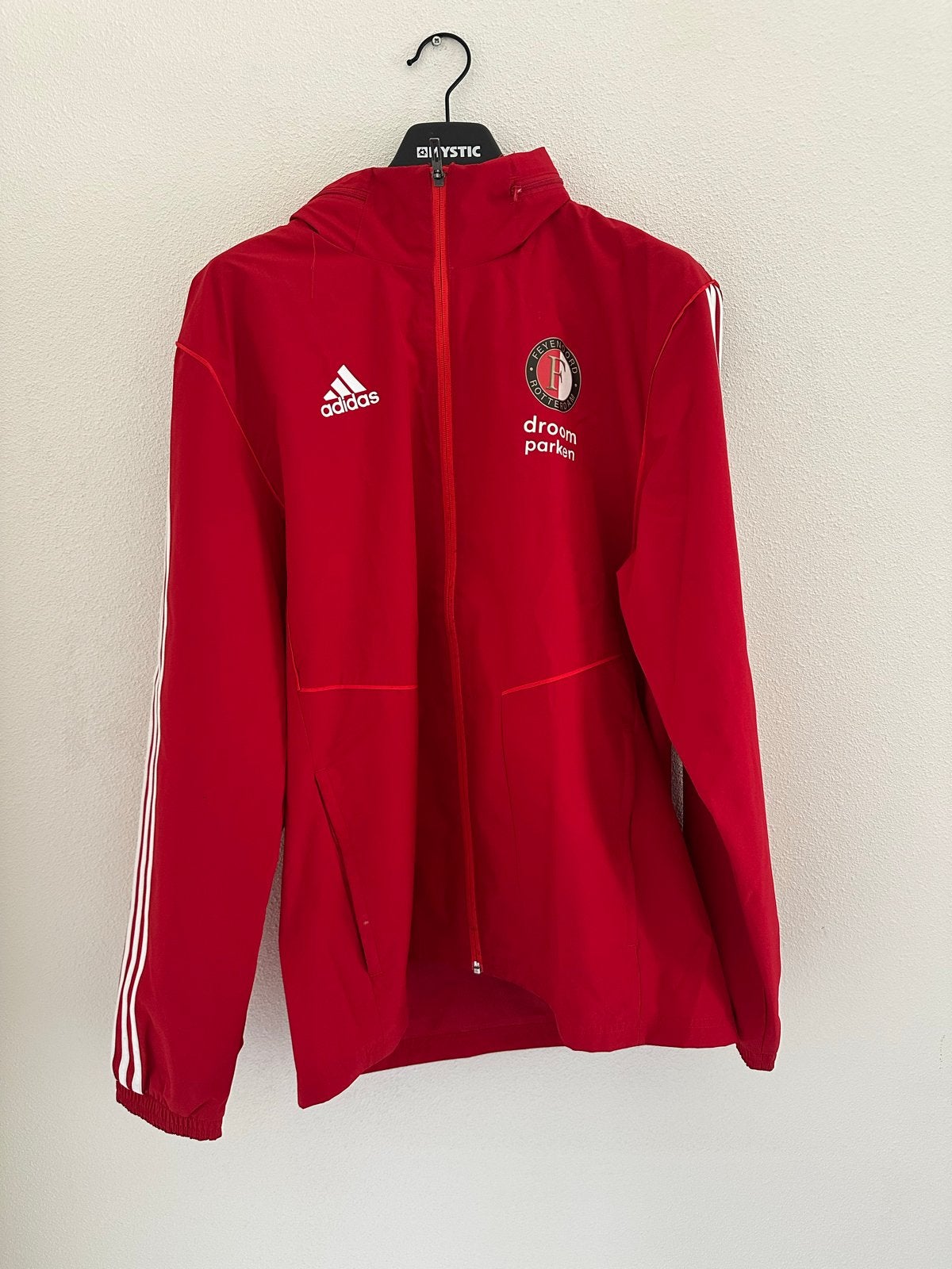 Feyenoord regenjas zo goed als nieuw in maat L, Ophalen, Maat 52/54 (L), Zo goed als nieuw, Voetbal