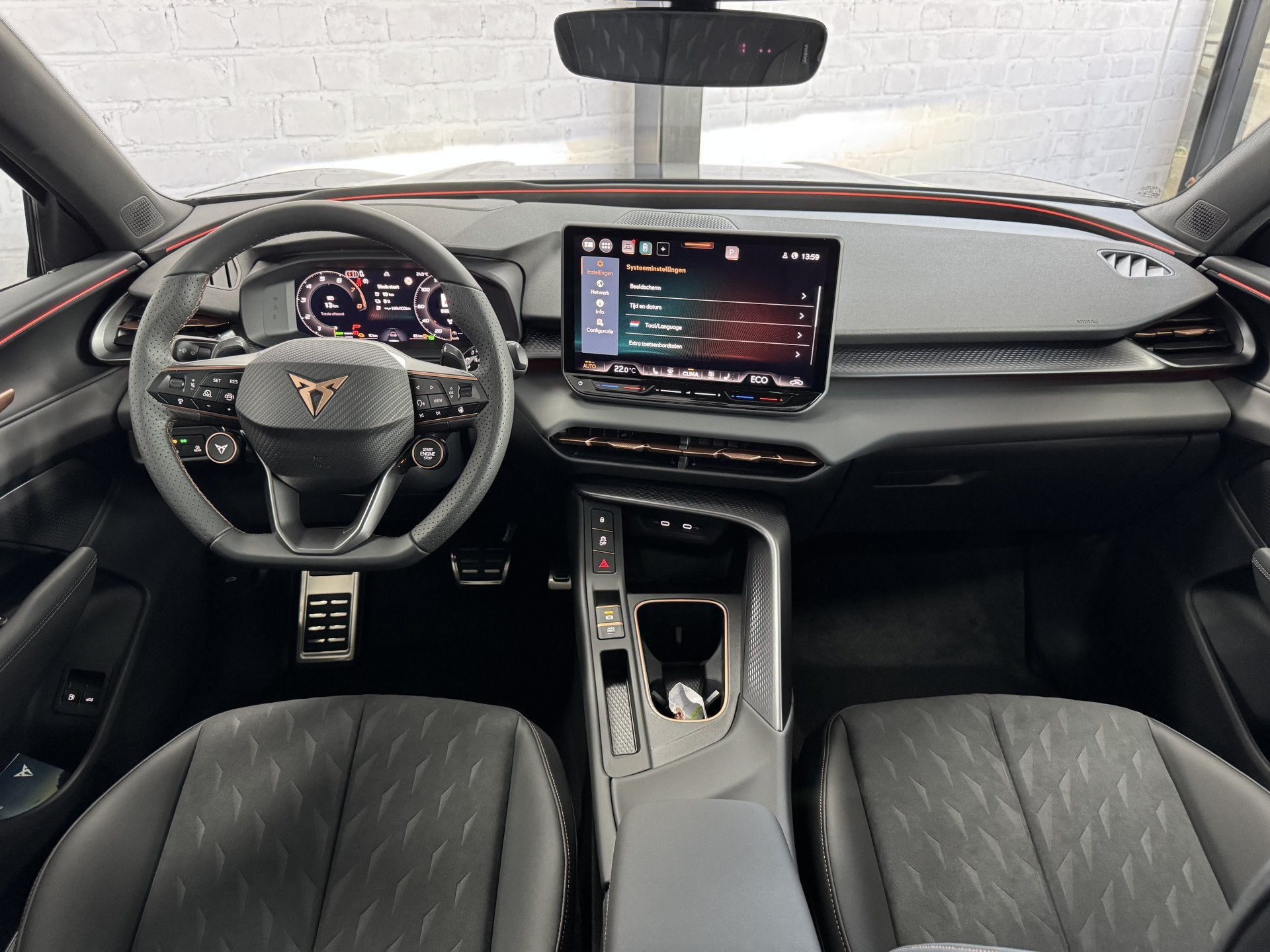 CUPRA Terramar 1.5 TSI e-Hybrid Pano Trekhaak Sennheiser HUD, 4 cilinders, Zwart, Bedrijf, Hybride Elektrisch/Benzine