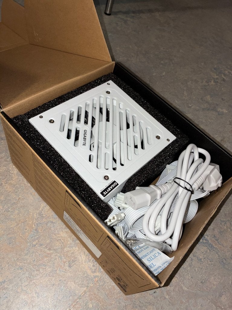 GIGABYTE 550W SILVER PSU (nieuw), Computers en Software, Interne voedingen, Ophalen, Nieuw