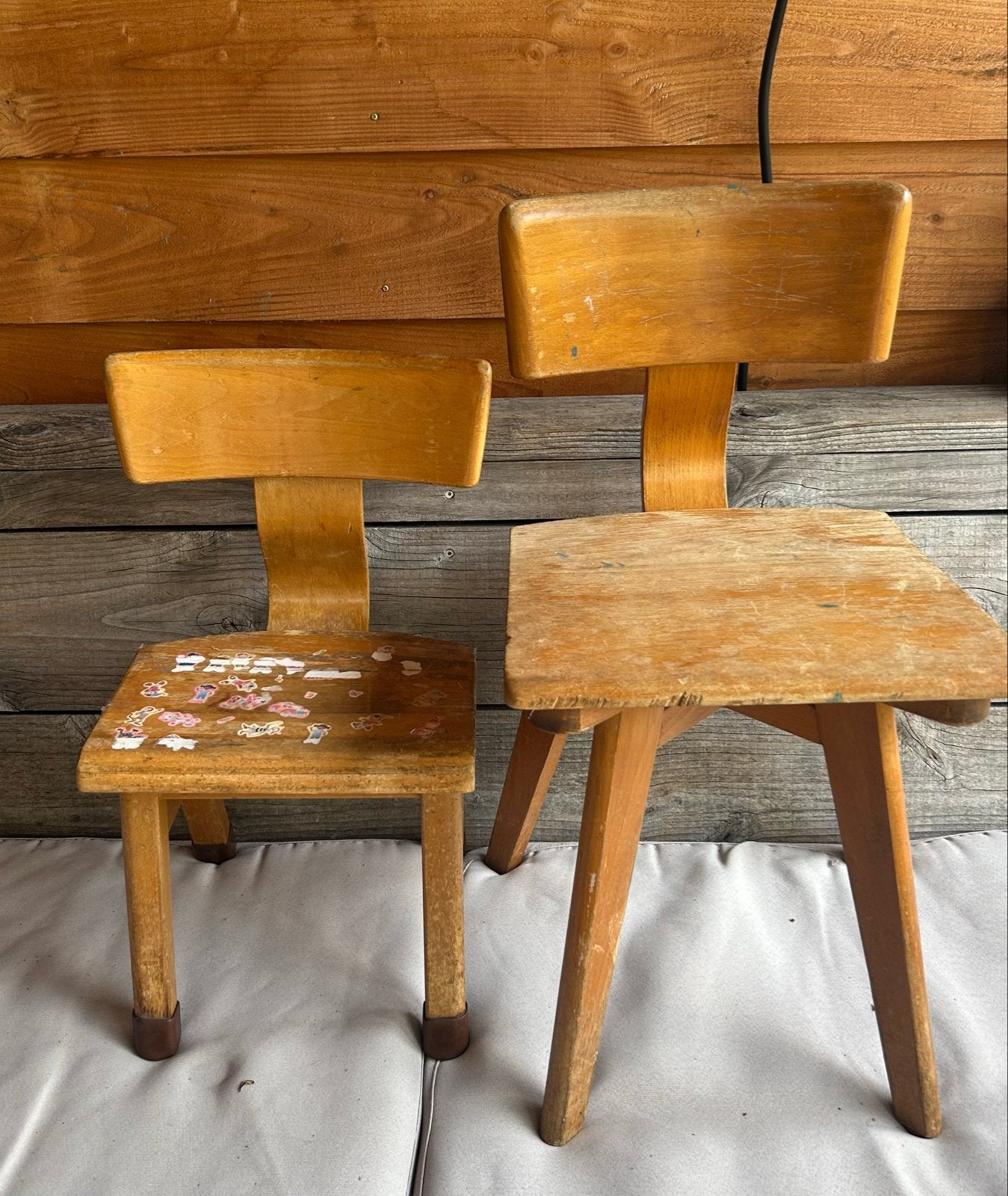 Set van 2 Oude Houten Schoolstoeltjes - Vintage Kinderstoele, Ophalen